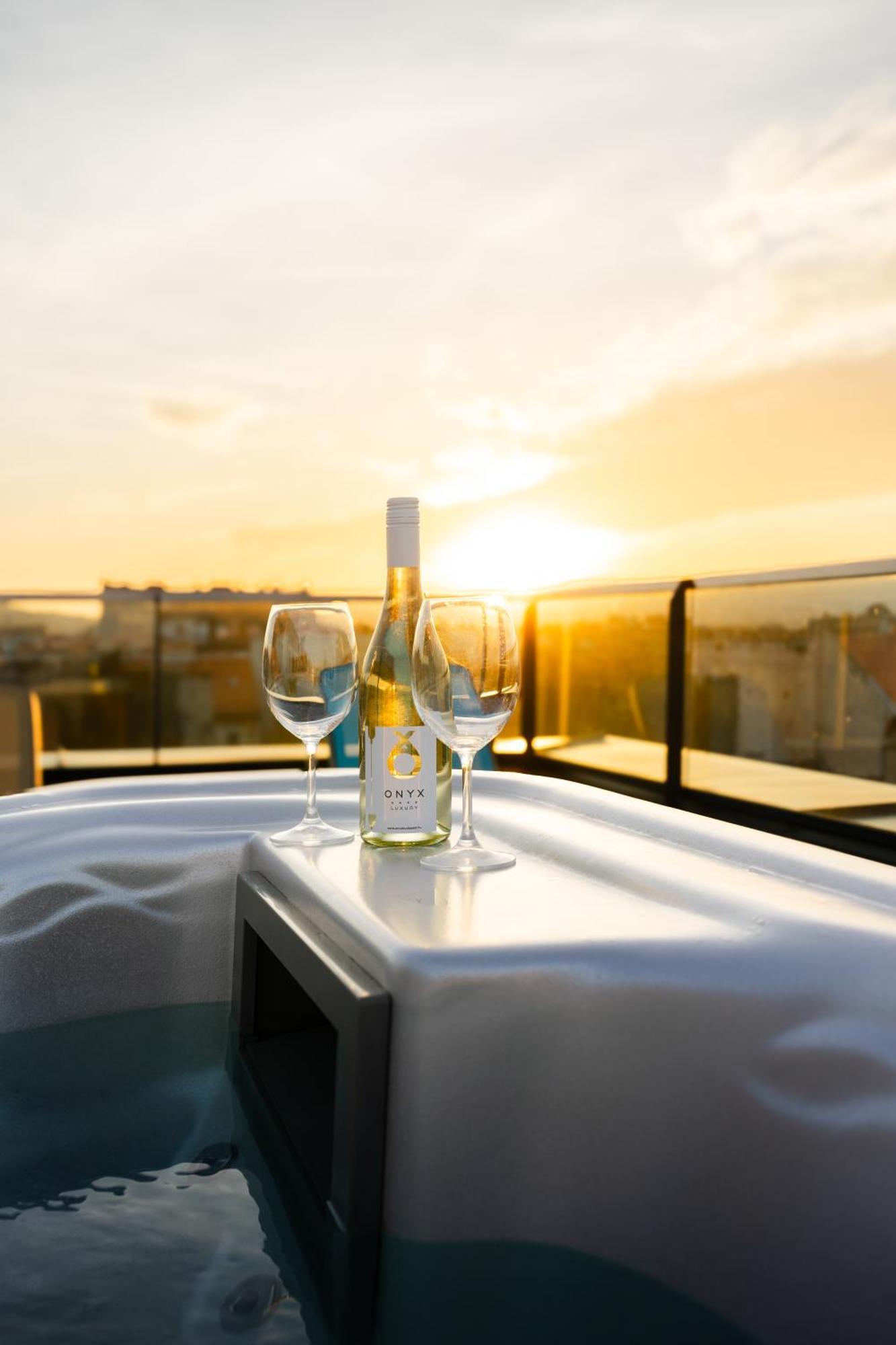 Onyx Luxury Budapest Exterior photo
