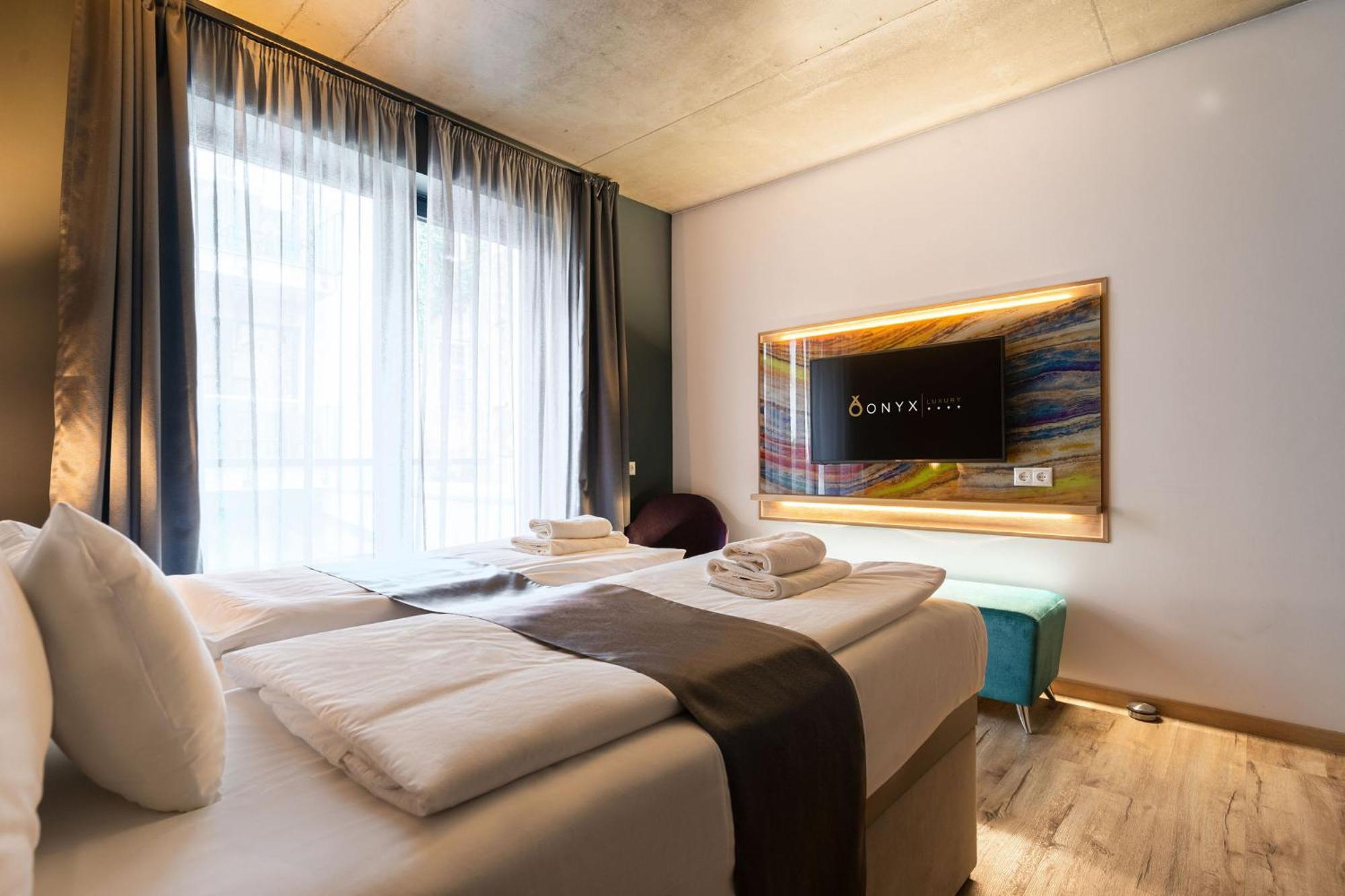 Onyx Luxury Budapest Exterior photo